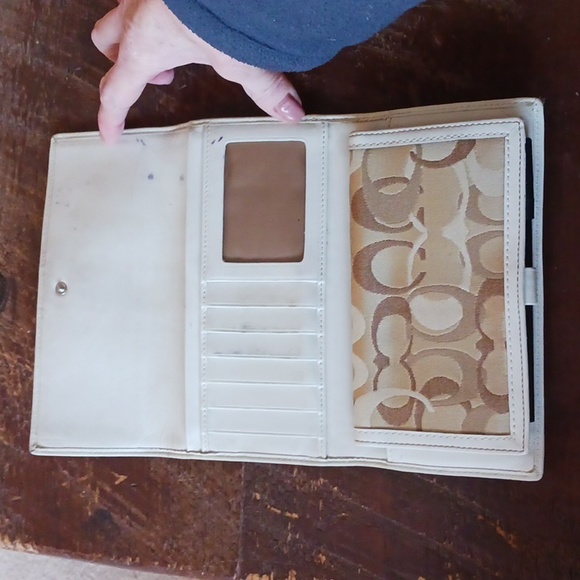 Coach Signature Checkbook Wallet - Picture 4 of 10